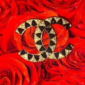 🖤🖤💛 NWT- Chanel BLK and GOLDEN Brooch